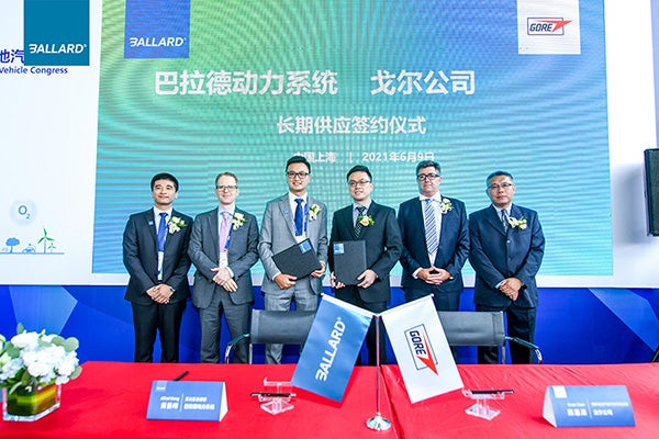 上海で開催されたFCVC 2021にて、バラードとゴアの新たな複数年契約を祝う