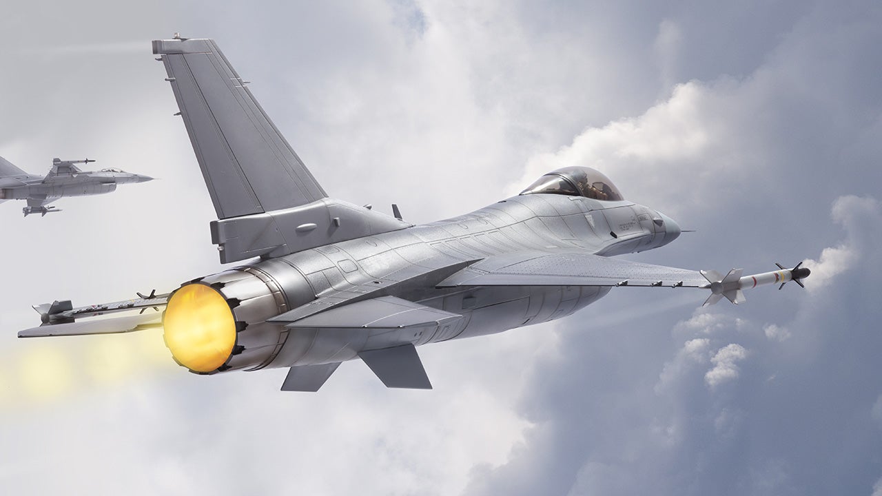 GORE-FLIGHT® 防衛航空機用マイクロウェーブケーブルアセンブリ