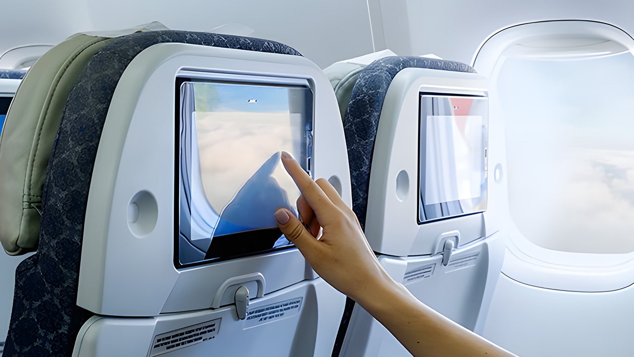 客席ディスプレイにおける臨場感のある機内エンターテインメント（IFE）