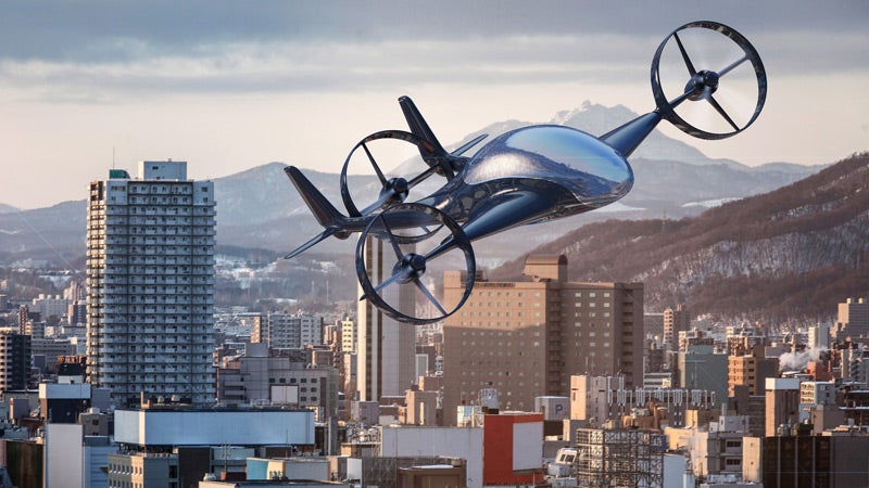 都市の上空を飛行する無人航空機(UAV)