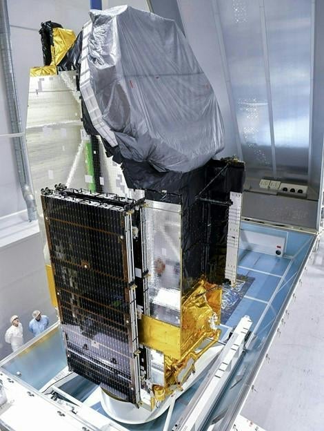 打ち上げ拠点への出荷準備が進むThuraya-4