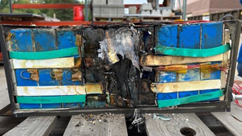 焼損した大型バッテリーセル