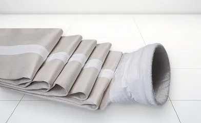 折りたたんだ状態のゴア® 低排出フィルターバッグ