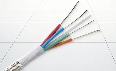 ゴアのFireWireケーブル