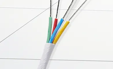 ゴアのクアッドラックスケーブル