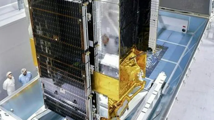 打ち上げ拠点への出荷準備が進むThuraya-4 - © Airbus