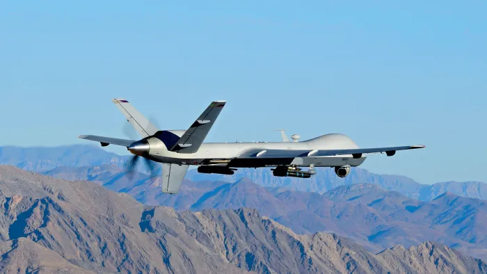 飛行中のMQ-9リーパードローン(DVIDS)