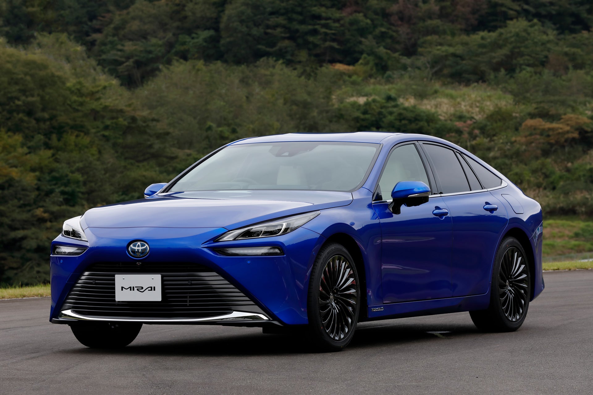 トヨタの第2世代燃料電池自動車に ゴアのメンブレン技術が採用 日本